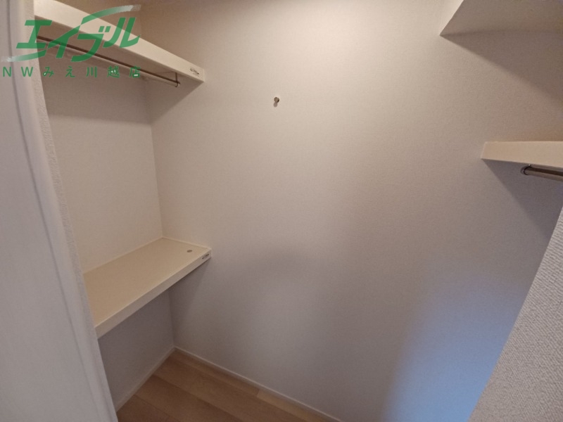 収納　同型参考写真です