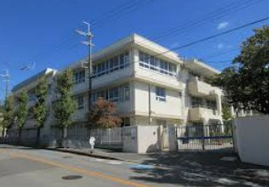 小学校　池田市立秦野小学校（小学校）まで819m
