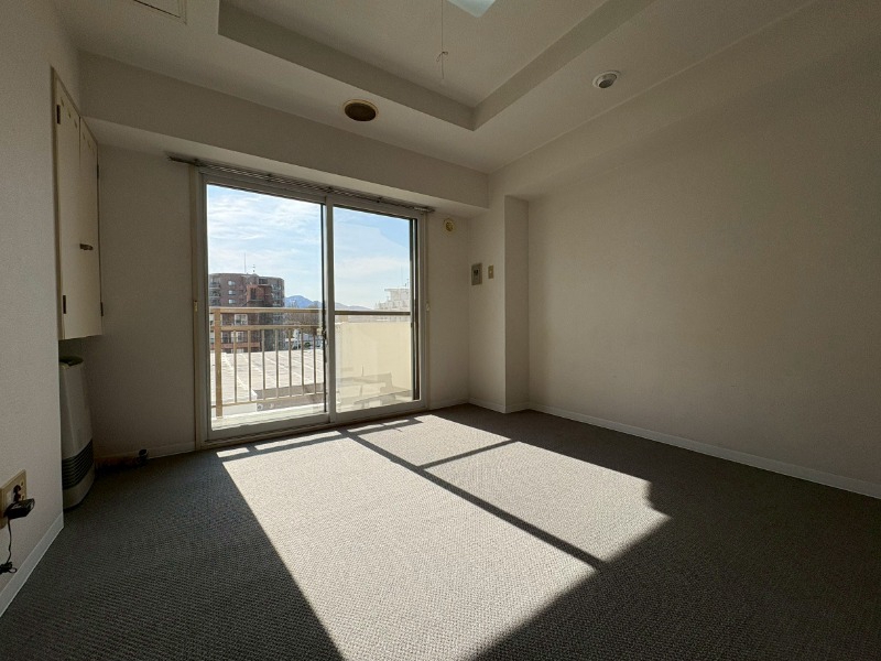 その他部屋・スペース　こちらのお部屋は光が差し込む、温かみのあるお部屋です。