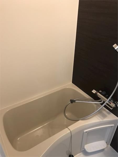バス・シャワールーム　コンパクトで使いやすいお風呂です