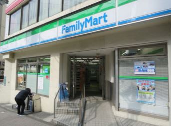 コンビニ　ファミリーマート目黒一丁目店（コンビニ）まで152m