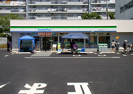 コンビニ　ファミリーマート 環八北赤羽店（コンビニ）まで248m