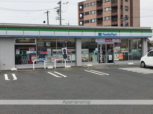 コンビニ　ファミリーマート（コンビニ）まで893m