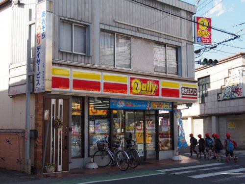 コンビニ　デイリーヤマザキ 東松山駅前通り店（コンビニ）まで400m