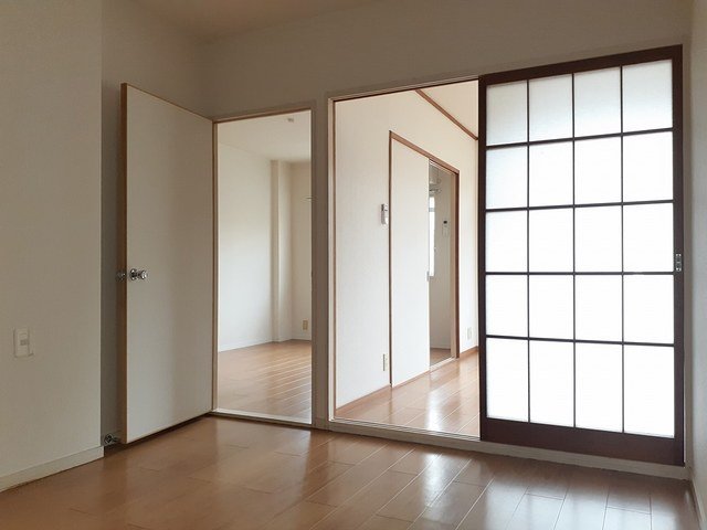 居室・リビング　こちらの居間で趣味の時間をお楽しみください