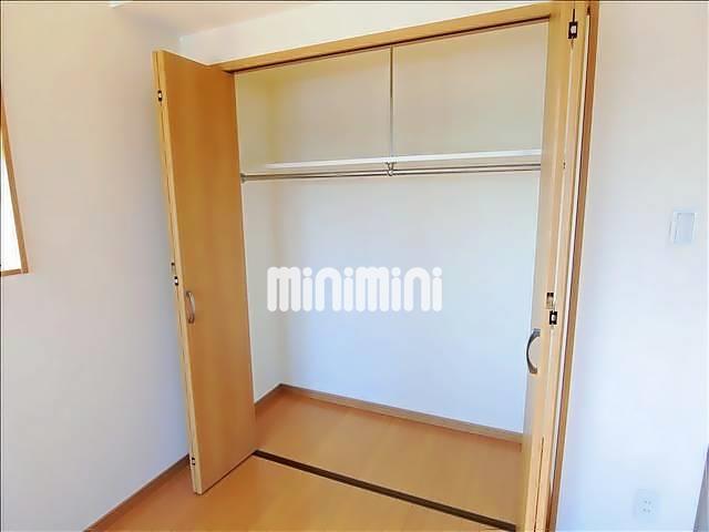 収納　各洋室にクローゼット付きでお荷物もすっきり収納できます。
