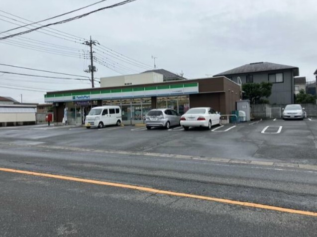 コンビニ　ファミリーマートさいたま岩槻城町店（コンビニ）まで214m