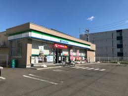 コンビニ　ファミリーマート札幌北8条東17丁目店（コンビニ）まで320m