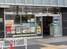 コンビニ　セブンイレブン　代々木イースト店（コンビニ）まで328m