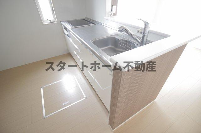 キッチン　コンパクトなキッチンで掃除もラクラク