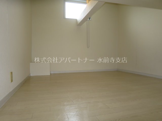 その他　ロフトにも窓が付いております！