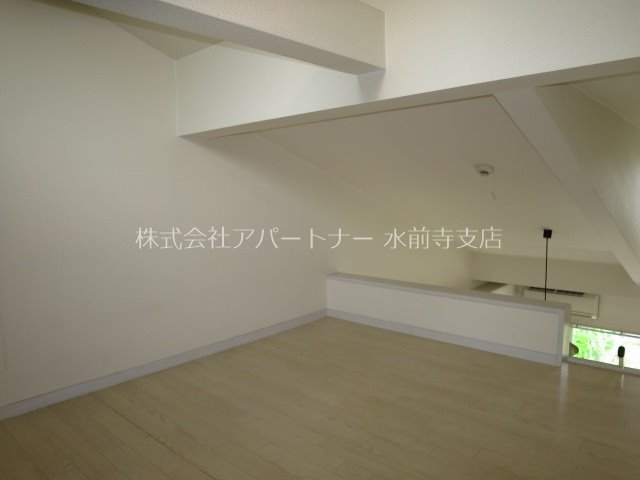 その他部屋・スペース　ロフトは荷物置場としても使えます。天井が高く開放感有ります。