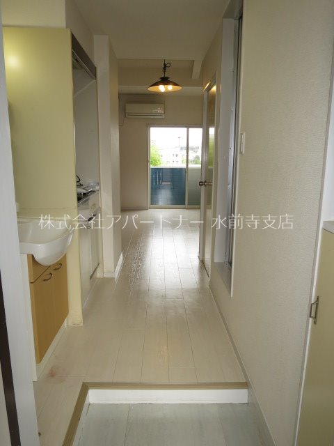 玄関　203号室へようこそ！