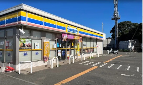 コンビニ　ミニストップ 三浦池代店（コンビニ）まで905m