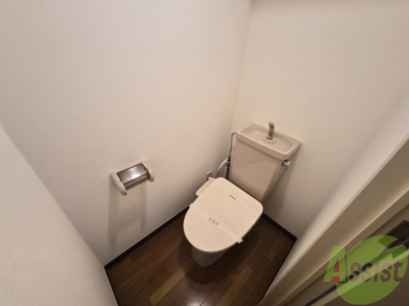 トイレ　トイレは綺麗でウォッシュレットも付いて快適にお使い頂けます。