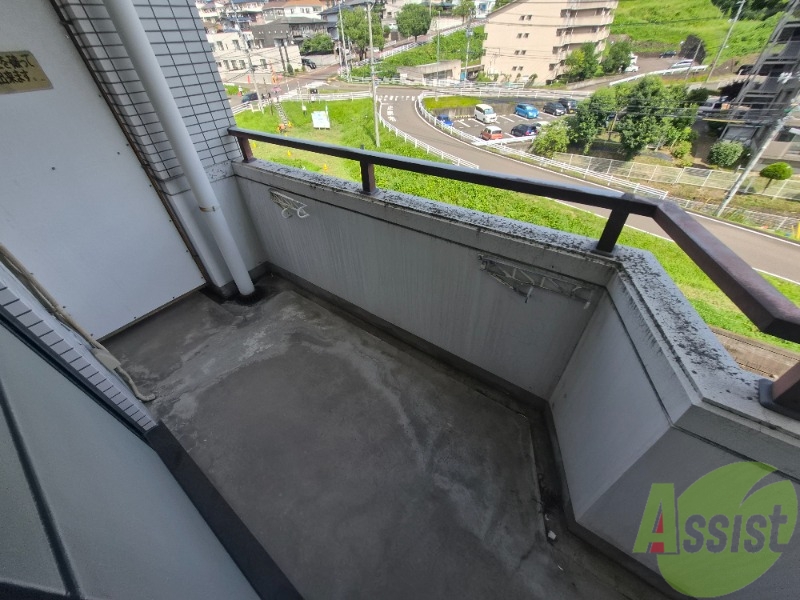 バルコニー　ベランダはよく日が当たり気持ちの良い空間です。