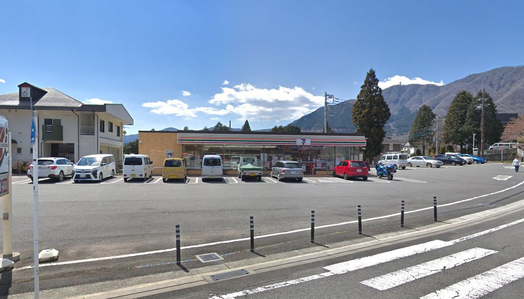 コンビニ　セブンイレブン箱根仙石原北店（コンビニ）まで796m