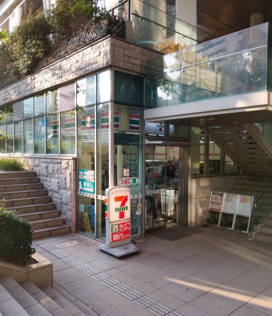 コンビニ　セブンイレブン赤坂ガーデンシティ店（コンビニ）まで243m