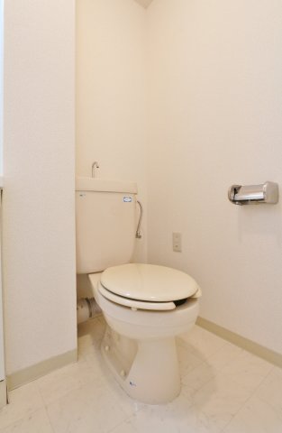 トイレ　参考写真（同物件別部屋）