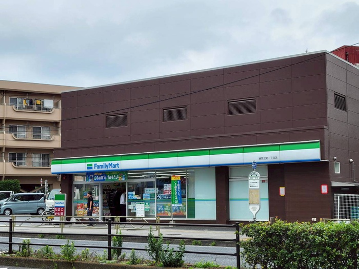 コンビニ　ファミリーマート（コンビニ）まで90m