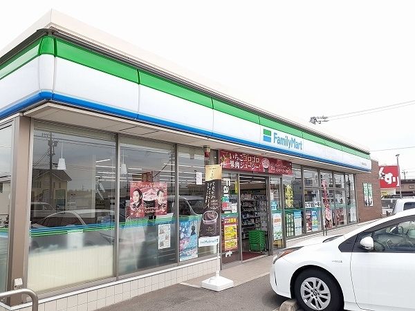 コンビニ　ファミリーマート南玉垣店（コンビニ）まで800m