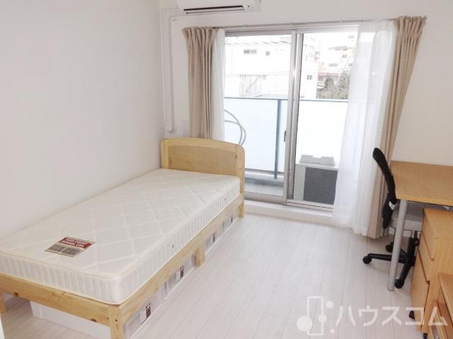 居室・リビング　家具付きプランです。７．０帖のお部屋です。