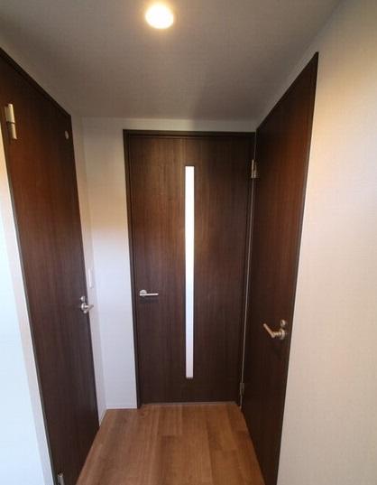 ルスト栗林町の玄関写真