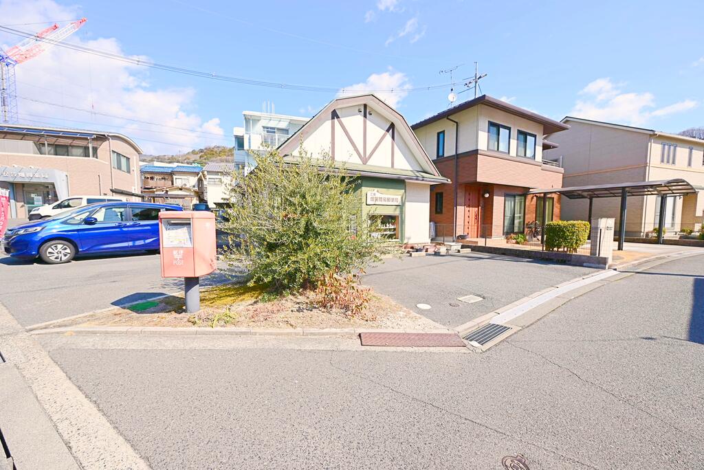 郵便局　広島畑賀簡易郵便局（郵便局）まで299m
