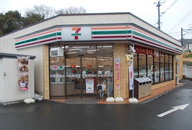 コンビニ　セブンイレブン（コンビニ）まで350m