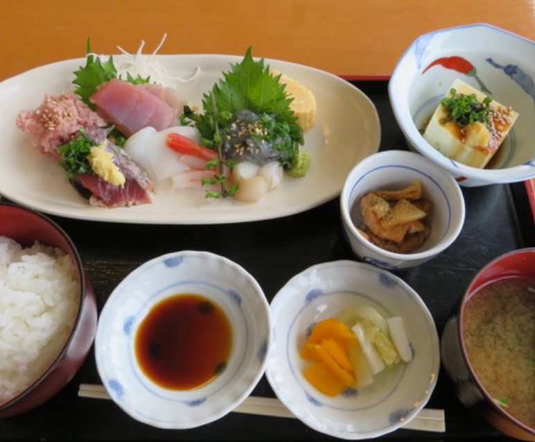 飲食店　つきじ魚惣 有明店（飲食店）まで287m