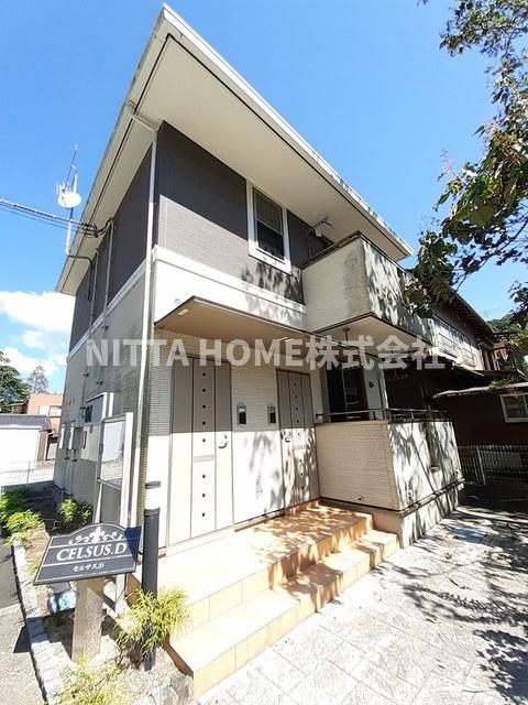 エントランス　２室のみのアパートで住やすいです◎