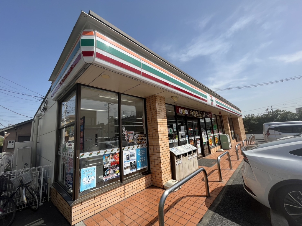 コンビニ　セブンイレブン 足立江北６丁目店（コンビニ）まで527m