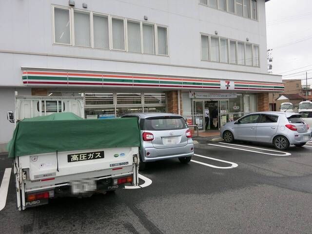 コンビニ　セブン-イレブン 岡崎割塚店（コンビニ）まで550m