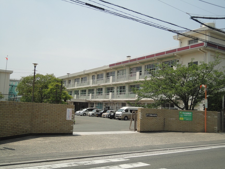 中学校　【北九州市立曽根中学校】（中学校）まで781m