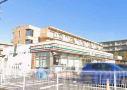 コンビニ　セブンイレブン（コンビニ）まで812m