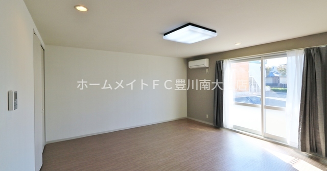 居室・リビング　同型別部屋写真
