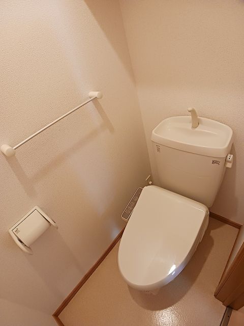 ＪＲ福知山線 篠山口駅 バス乗車時間：15分 最寄りバス停で下車 徒歩4分 2階建 築19年のトイレ写真