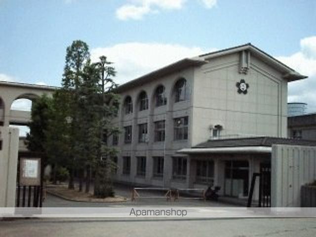 小学校　精華町立山田荘小学校（小学校）まで743m