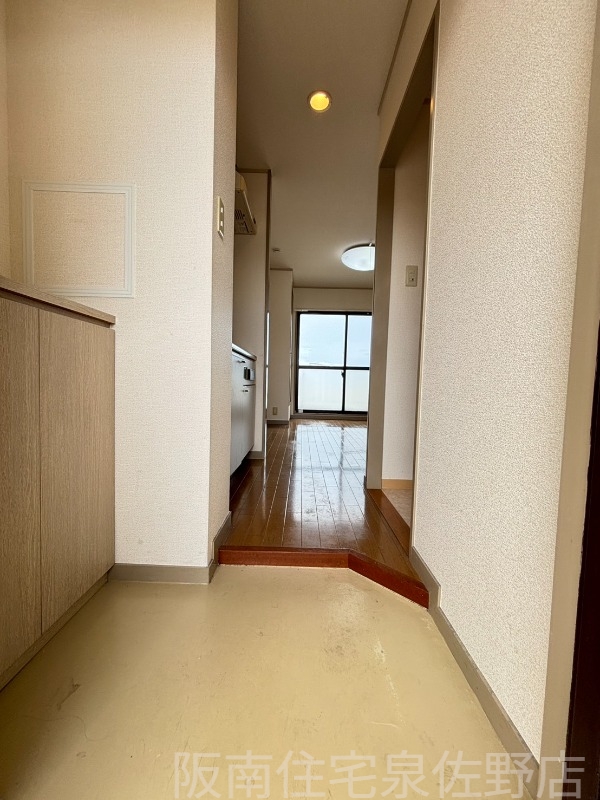 南海本線 尾崎駅 徒歩3分 4階建 築26年の玄関写真