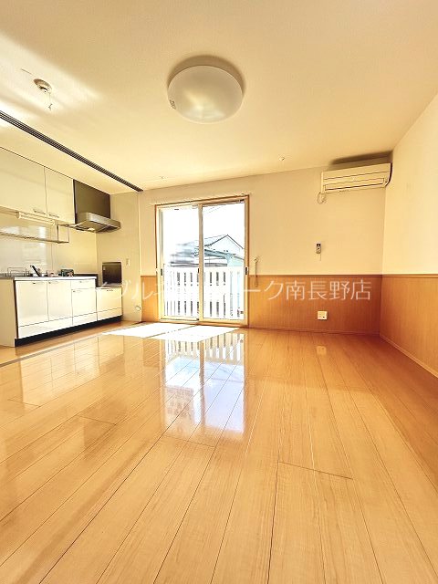 J-Room妃Aの居間写真