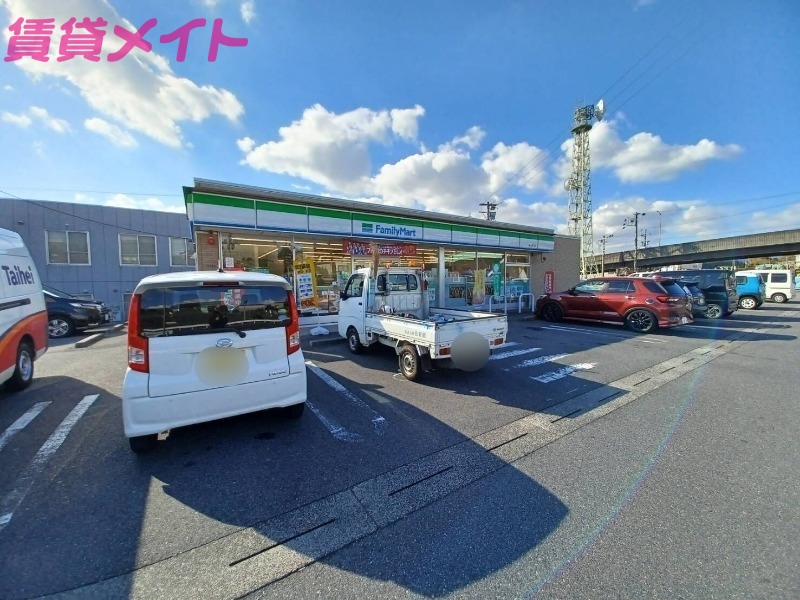 コンビニ　ファミリーマート亀山野村店（コンビニ）まで666m