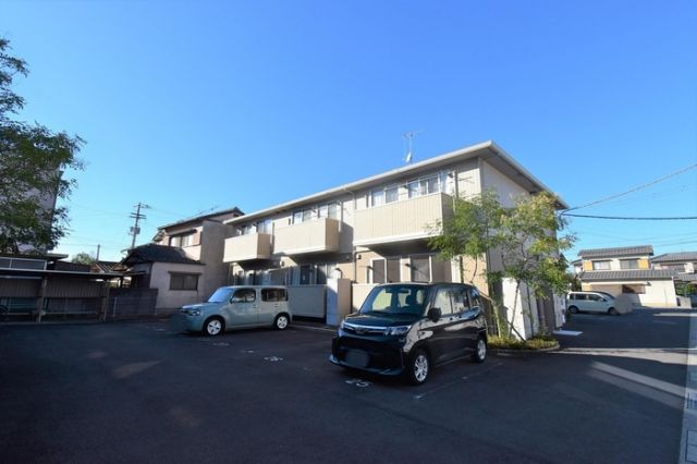 リーバス・E・イノセント B棟の外観写真