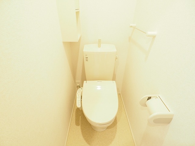 トイレ　ウォシュレット完備です。