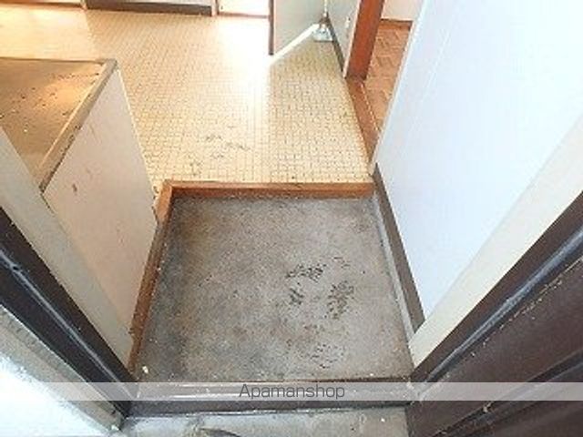 中小路ビルの玄関写真