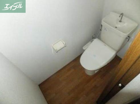 トイレ　別のお部屋の写真です。実際とは異なります。