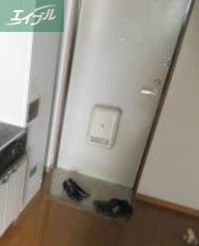 玄関　別のお部屋の写真です。実際とは異なります。