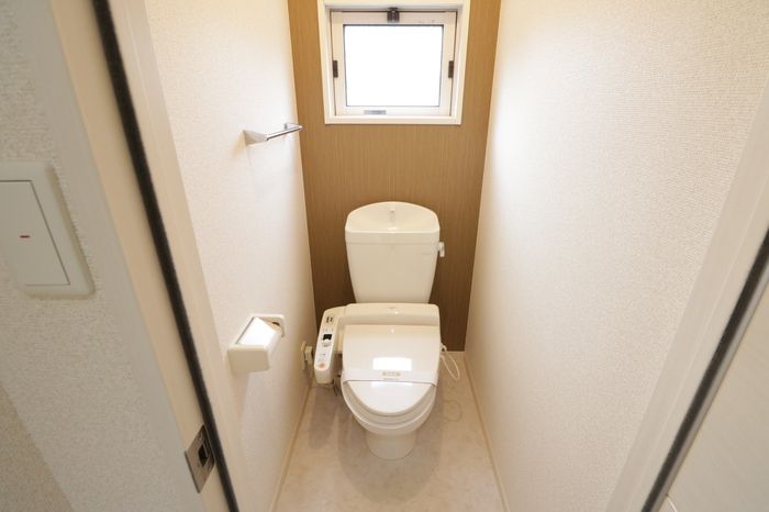 トイレ　落ち着いた色調のトイレです