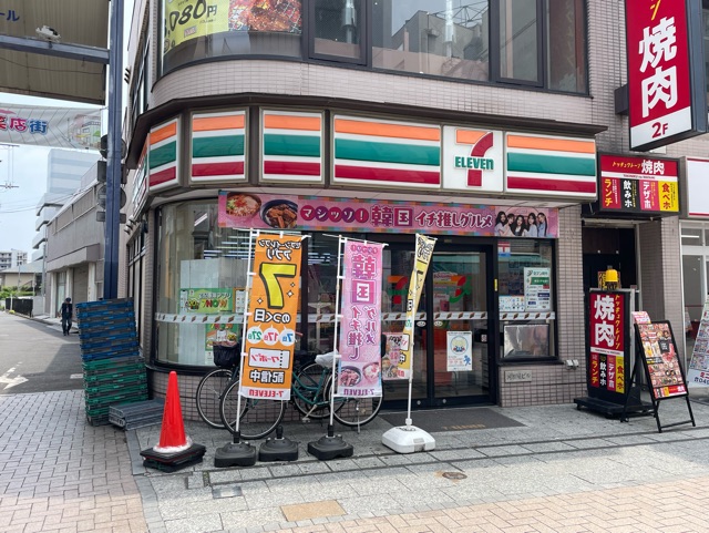 コンビニ　セブンイレブン（コンビニ）まで200m