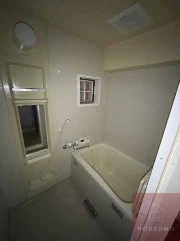 地下鉄御堂筋線 新大阪駅 徒歩5分 11階建 築32年の風呂写真