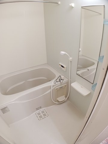 バス・シャワールーム　コンパクトで使いやすいお風呂です